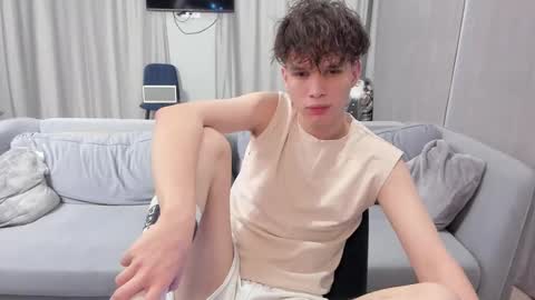 Snapshot of your_shy_guy chatting on February 4, 6:17 pm your_shy_guy online show from February 4, 6:17 pm