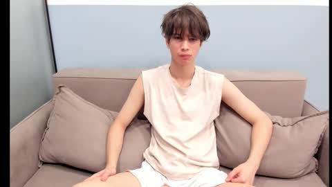 Snapshot of your_shy_guy chatting on October 1, 4:16 am your_shy_guy online show from October 1, 4:16 am
