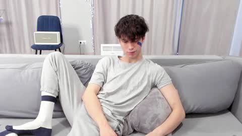 Snapshot of your_shy_guy chatting on January 22, 8:29 am your_shy_guy online show from January 22, 8:29 am
