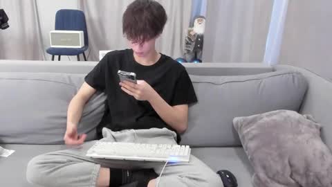 Snapshot of your_shy_guy chatting on February 28, 2:20 pm your_shy_guy online show from February 28, 2:20 pm