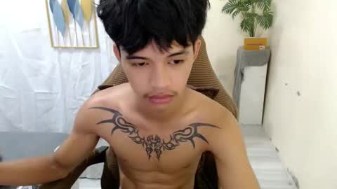 yourasian_eric online show from June 1, 6:02 am