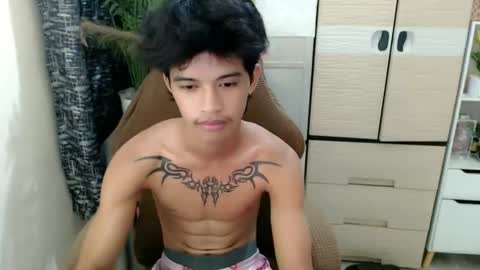 yourasian_eric online show from February 16, 5:11 pm