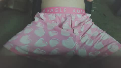 yourmomma00 online show from December 4, 9:11 pm