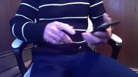 Snapshot of yulanesca chatting on February 3, 7:51 am Russ online show from February 3, 7:51 am