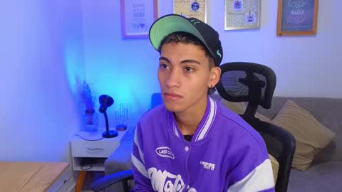 yulian_vasquez online show from December 5, 12:34 pm