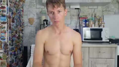 Snapshot of yummyalexxx chatting on October 10, 12:54 pm Alex online show from October 10, 12:54 pm