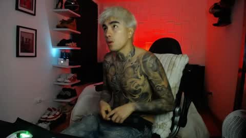 zac_muller1 online show from May 21, 12:10 pm
