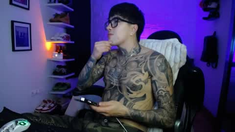 zac_muller1 online show from April 15, 4:23 am