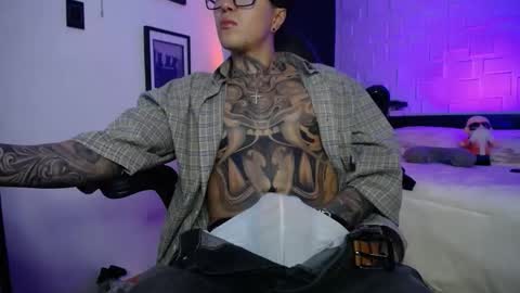 zac_muller1 online show from March 15, 7:05 am