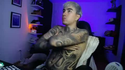zac_muller1 online show from June 19, 10:31 am