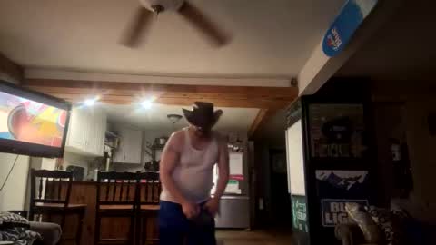 zach42104 online show from April 16, 4:01 am