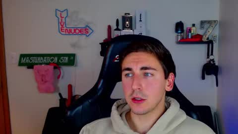 Snapshot of zach_rhyder chatting on December 17, 2:44 am Zach Rhyder online show from December 17, 2:44 am