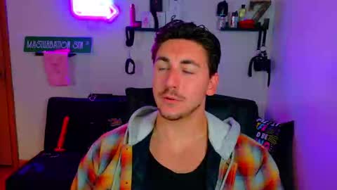 Snapshot of zach_rhyder chatting on September 18, 12:45 am Zach Rhyder online show from September 18, 12:45 am