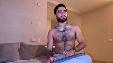 zack_sullivan22 online show from May 26, 2:07 am