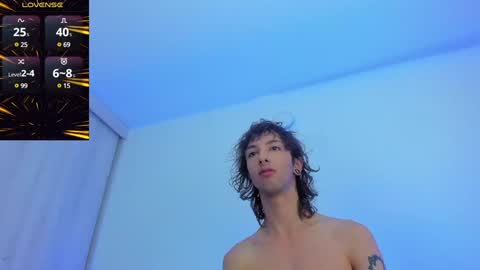 Snapshot of zackcum_ chatting on February 8, 6:33 am for you Zack online show from February 8, 6:33 am