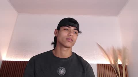 Snapshot of zander_2120 chatting on January 14, 2:40 am Zander online show from January 14, 2:40 am