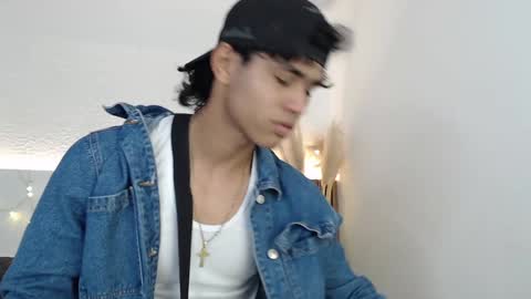 Snapshot of zander_2120 chatting on January 4, 12:38 pm Zander online show from January 4, 12:38 pm