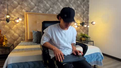 zeus online show from December 22, 6:04 pm