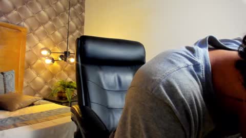 zeus online show from January 7, 8:26 am