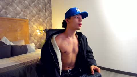 zeus online show from December 7, 6:04 pm