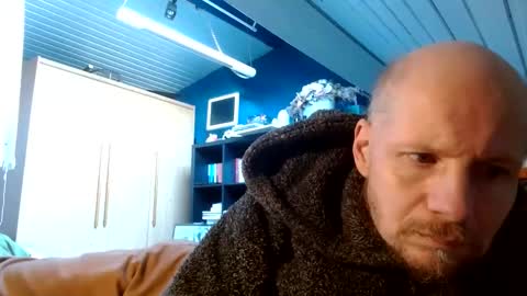 Snapshot of zolexthomas chatting on January 3, 11:03 am zolexthomas online show from January 3, 11:03 am