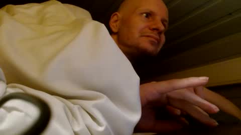 Snapshot of zolexthomas chatting on February 17, 1:15 am zolexthomas online show from February 17, 1:15 am