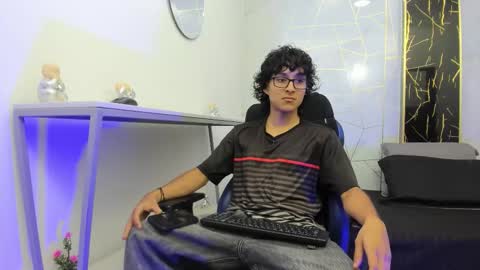     online show from December 3, 8:04 pm