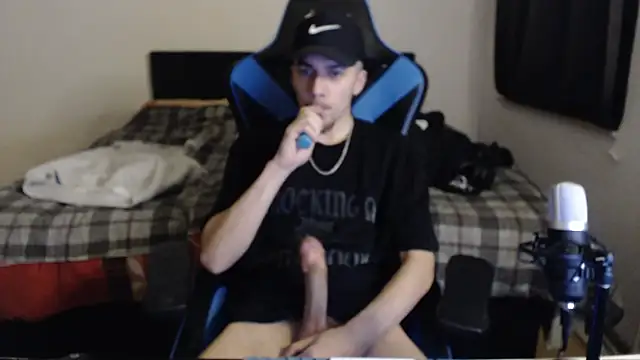 AlbanerYaro45 online show from February 8, 7:16 pm