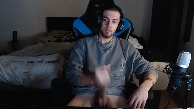 AlbanerYaro45 online show from December 9, 5:46 pm