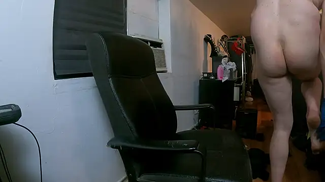 Snapshot of leanjamesdean chatting on February 19, 2:23 am leanjamesdean online show from February 19, 2:23 am