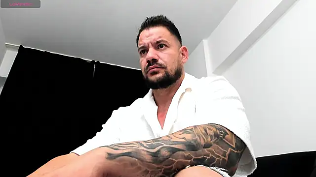 Snapshot of musclemonster31 chatting on October 6, 9:52 pm musclemonster31 online show from October 6, 9:52 pm