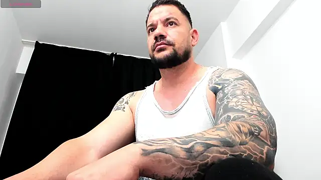Snapshot of musclemonster31 chatting on October 4, 8:13 pm musclemonster31 online show from October 4, 8:13 pm