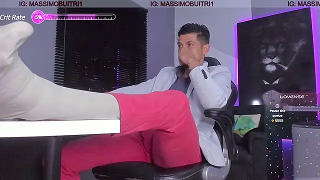 Snapshot of massimo_g chatting on December 15, 12:29 am massimo g online show from December 15, 12:29 am