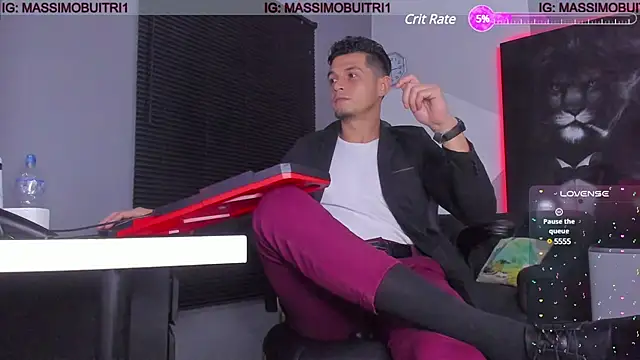 Snapshot of massimo_g chatting on February 18, 12:48 am massimo g online show from February 18, 12:48 am
