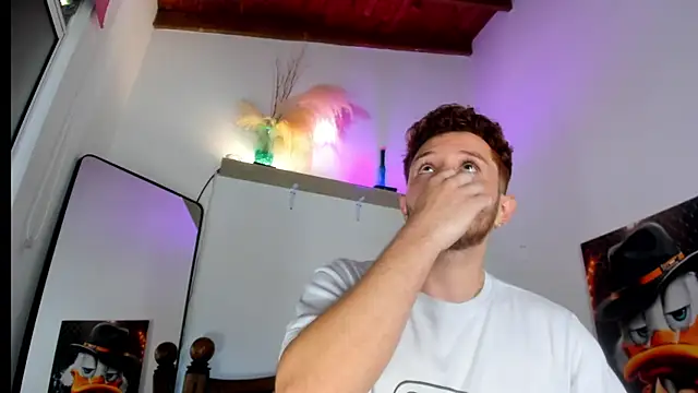 Snapshot of Juan_Castano chatting on September 24, 9:19 am Juan Castano online show from September 24, 9:19 am