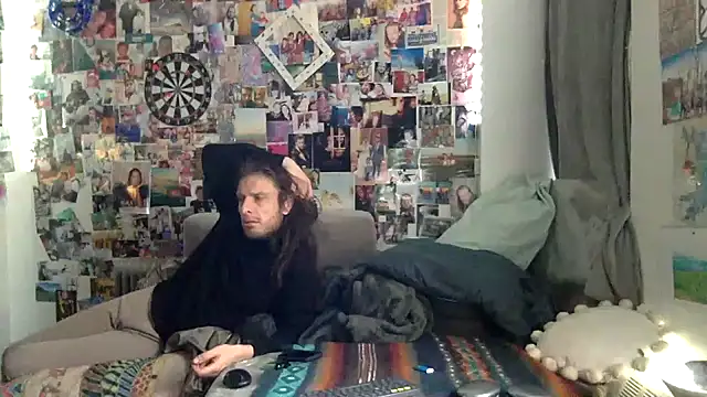 Snapshot of DownstairsSky chatting on February 2, 3:28 pm DownstairsSky online show from February 2, 3:28 pm