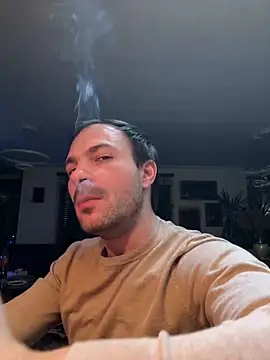 Snapshot of Adventurehotman chatting on December 18, 12:10 am Adventurehotman online show from December 18, 12:10 am
