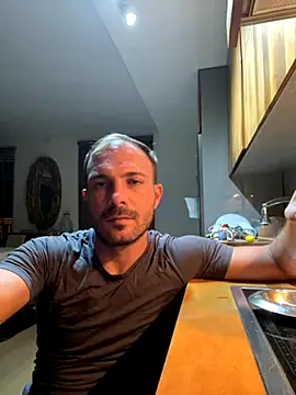 Snapshot of Adventurehotman chatting on September 27, 10:29 pm Adventurehotman online show from September 27, 10:29 pm