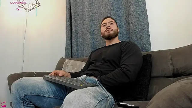 Snapshot of SebastianVilla_ chatting on September 26, 12:08 am SebastianVilla online show from September 26, 12:08 am
