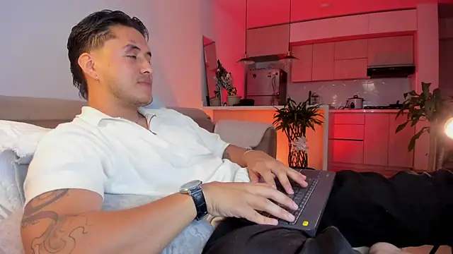 Chriskyle  online show from January 15, 2:15 am