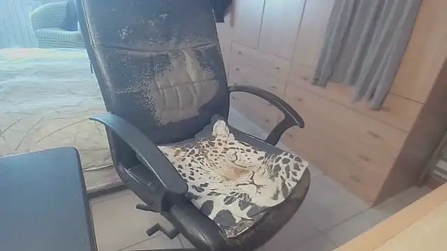 papillonhotofficial online show from April 26, 3:31 pm