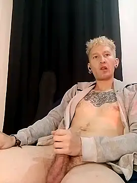 Snapshot of Vlad_goetia chatting on October 18, 2:05 am Vlad goetia online show from October 18, 2:05 am