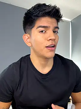Snapshot of santiago_01 chatting on October 15, 7:10 pm santiago 01 online show from October 15, 7:10 pm