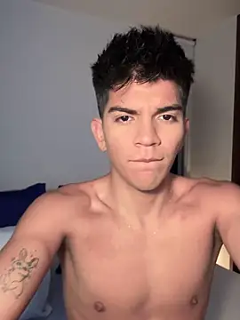 Snapshot of santiago_01 chatting on January 28, 12:47 am santiago 01 online show from January 28, 12:47 am