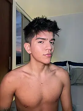 Snapshot of santiago_01 chatting on December 13, 10:55 pm santiago 01 online show from December 13, 10:55 pm
