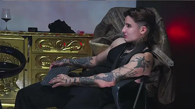 dantecoppolaa  online show from July 19, 11:33 pm