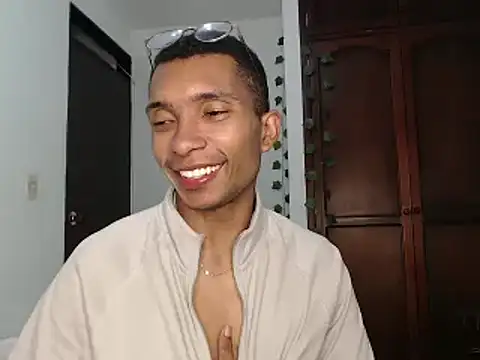 Snapshot of Aaronblack1_ chatting on January 2, 11:27 pm Aaronblack1 online show from January 2, 11:27 pm
