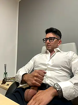 Snapshot of masterboss_ chatting on October 1, 11:58 am masterboss  online show from October 1, 11:58 am