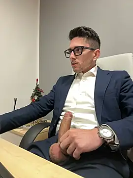 Snapshot of masterboss_ chatting on December 16, 12:27 pm masterboss  online show from December 16, 12:27 pm