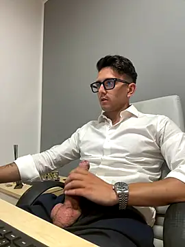 Snapshot of masterboss_ chatting on September 17, 11:44 am masterboss  online show from September 17, 11:44 am